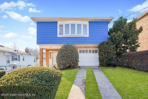 Photo of 20 Mallory Avenue, Staten Island, NY 10304 (MLS # 2500259)