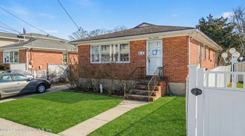 Photo of 170 Finley Avenue, Staten Island, NY 10306 (MLS # 2600611)