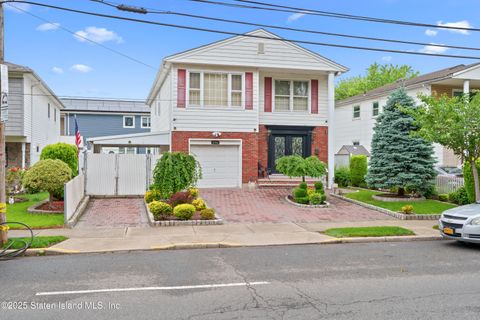 Photo of 476 Willow Road W, Staten Island, NY 10314 (MLS # 2503446)