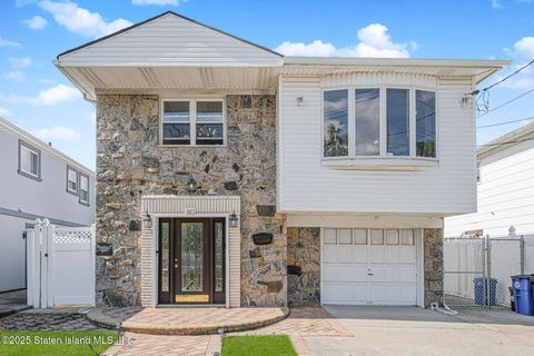 Photo of 80 Freedom Avenue, Staten Island, NY 10314 (MLS # 2505851)