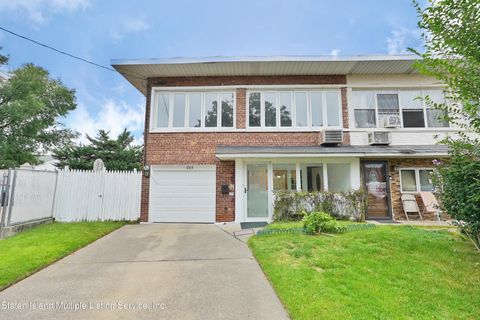 Photo of 203 Jules Drive, Staten Island, NY 10314 (MLS # 1163940)