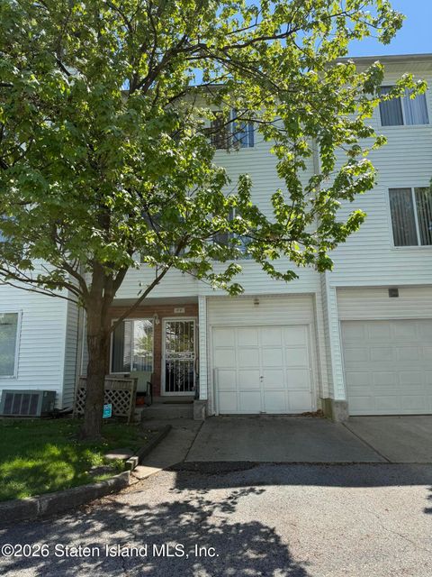 Photo of 44 Amanda Court, Staten Island, NY 10312 (MLS # 2602466)