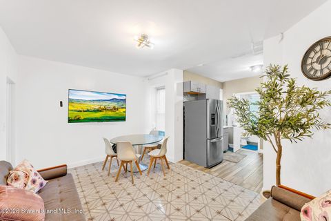 Photo of 11 Coonley Court, Staten Island, NY 10303 (MLS # 2600066)