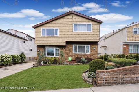 Photo of 287 Abingdon Avenue, Staten Island, NY 10308 (MLS # 2601485)