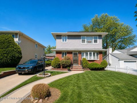 Photo of 45 Champlain Avenue, Staten Island, NY 10306 (MLS # 2602473)