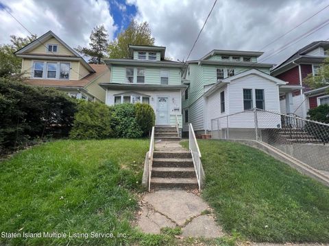 Photo of 410 Heberton Avenue, Staten Island, NY 10302 (MLS # 1161757)