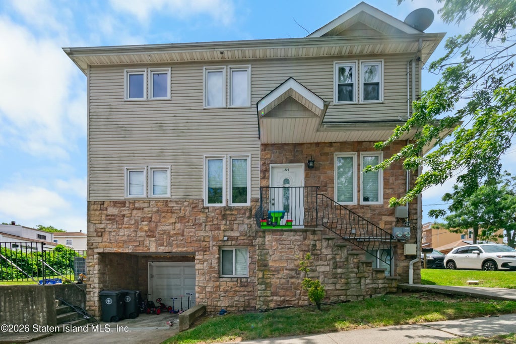 Photo of 225 Livingston Avenue, Staten Island, NY 10314 (MLS # 2603640)