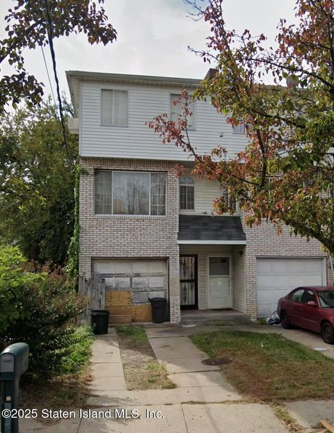 Photo of 34 Journeay Street, Staten Island, NY 10303 (MLS # 2500654)