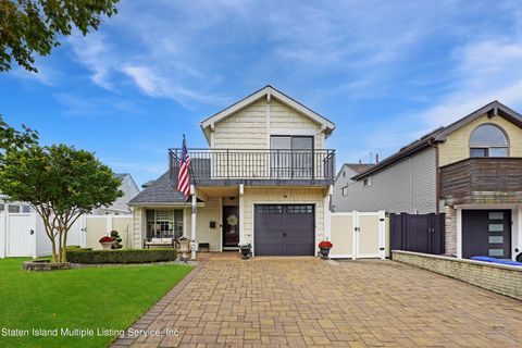 Photo of 132 End Place, Staten Island, NY 10312 (MLS # 1165003)