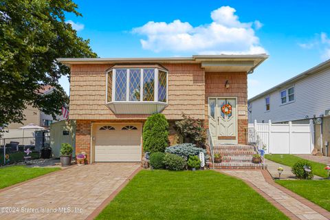 Photo of 777 Lamont Avenue, Staten Island, NY 10312 (MLS # 2405128)