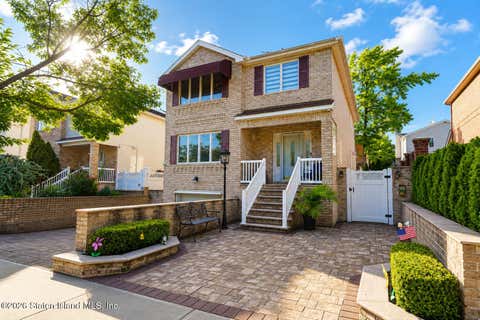 Photo of 975 Lamont Avenue, Staten Island, NY 10309 (MLS # 2603809)