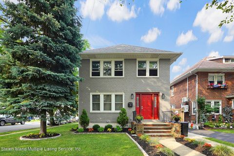 Photo of 271 Greeley Avenue, Staten Island, NY 10306 (MLS # 1162933)