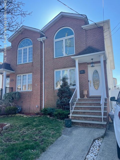 Photo of 292 Malvine Avenue, Staten Island, NY 10309 (MLS # 1160526)