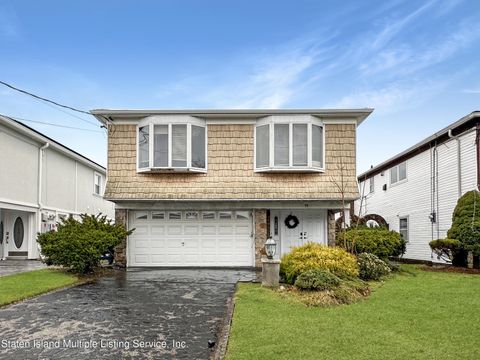 Photo of 95 Amsterdam Avenue, Staten Island, NY 10314 (MLS # 2400197)