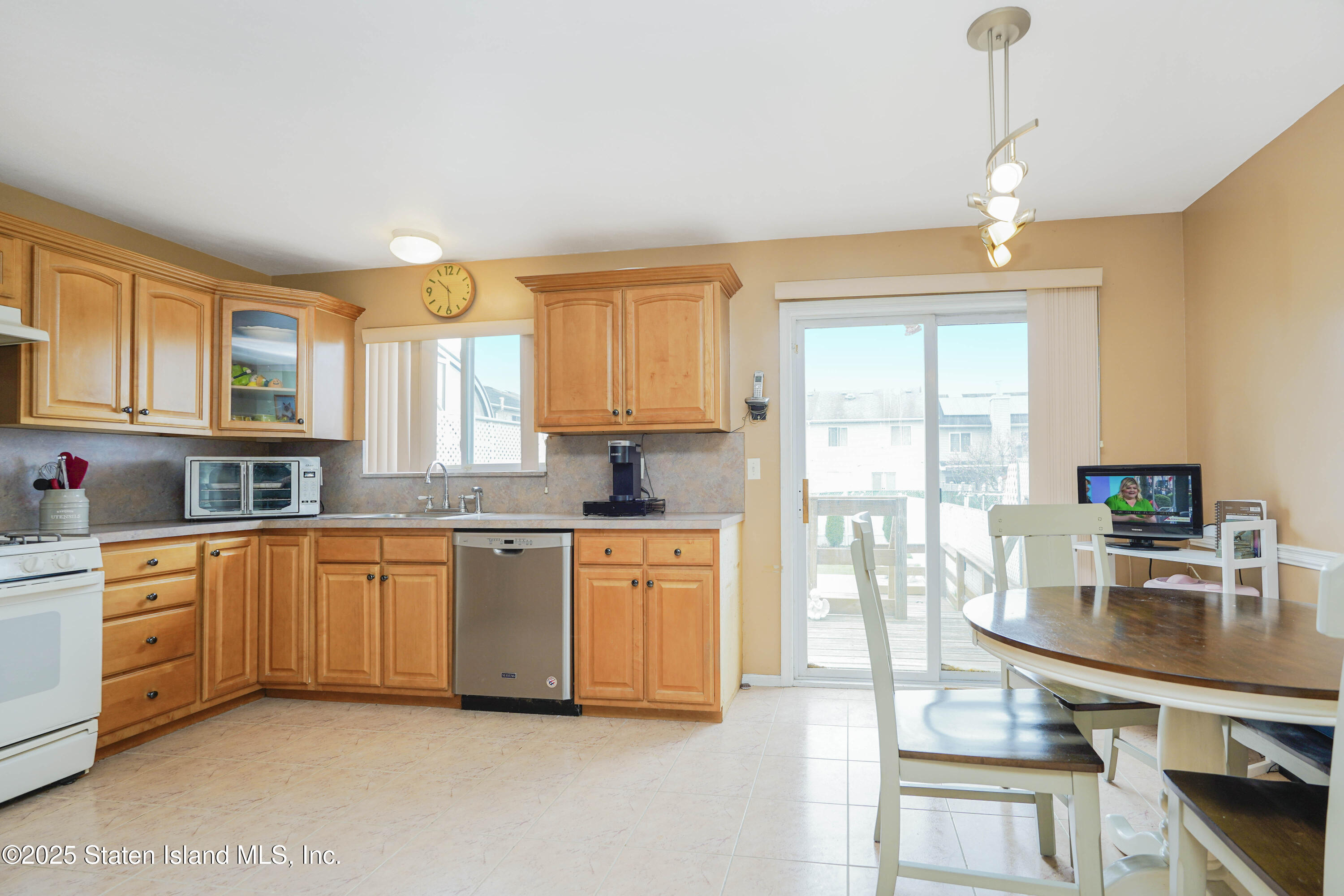 119 Glenn Road, Staten Island, New York image 9