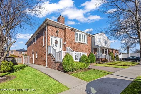 Photo of 11 Thurston Street, Staten Island, NY 10314 (MLS # 2600822)
