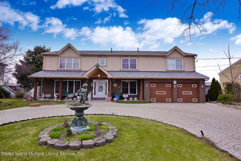 Photo of 77 Sinclair Avenue, Staten Island, NY 10312 (MLS # 1160916)