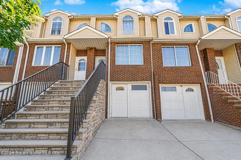 Photo of 72 N Railroad Avenue, Staten Island, NY 10304 (MLS # 2602306)