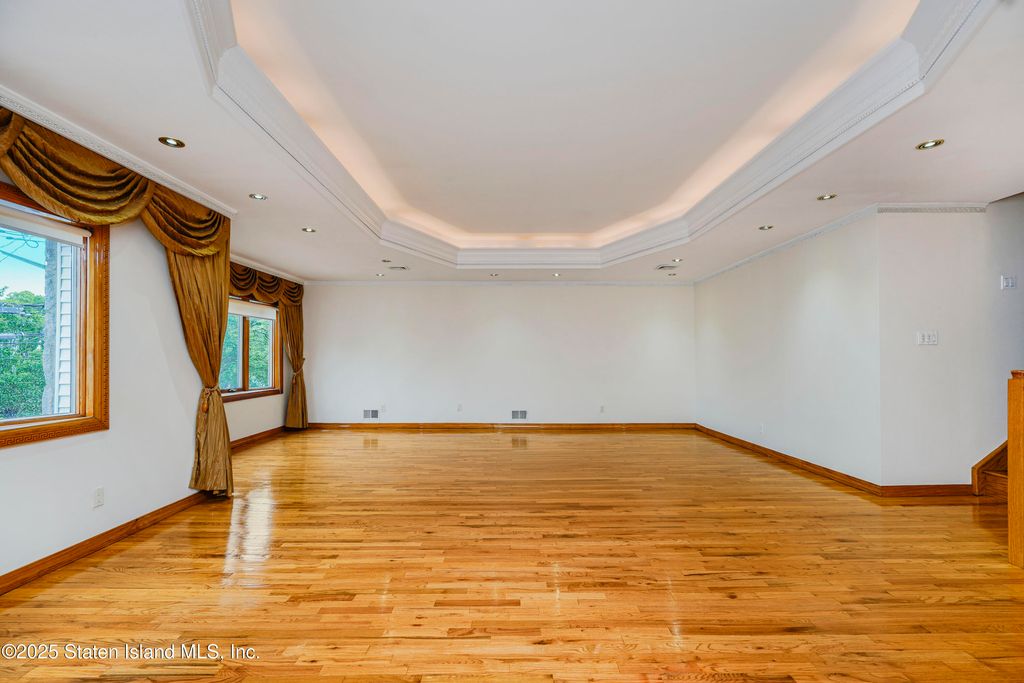 Photo of 380 Gansevoort Boulevard, Staten Island, NY 10314 (MLS # 2502882)