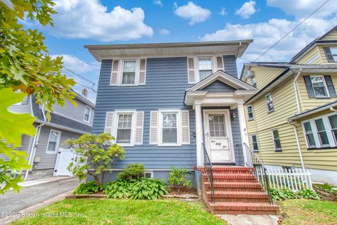 Photo of 142 Margaretta Court, Staten Island, NY 10314 (MLS # 2506117)