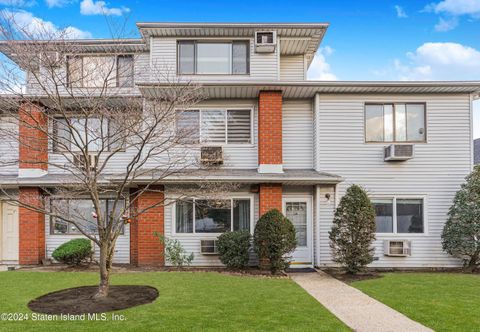 Photo of 23 Richmond Court #17a, Staten Island, NY 10303 (MLS # 2406624)
