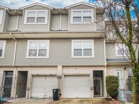 Photo of 295 Skyline Drive #H, Staten Island, NY 10305 (MLS # 1160428)