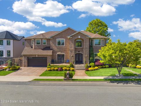 Photo of 1007 Edgegrove Avenue, Staten Island, NY 10309 (MLS # 2403080)