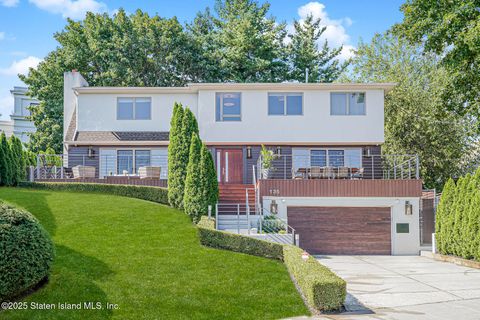 Photo of 135 Nixon Avenue, Staten Island, NY 10304 (MLS # 2602052)