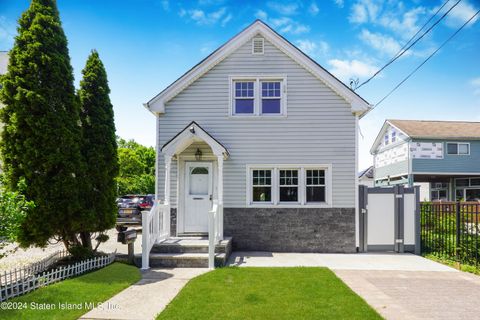 Photo of 110 Yetman Avenue, Staten Island, NY 10307 (MLS # 2402860)
