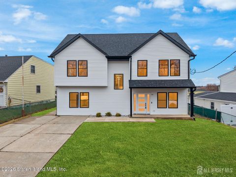 Photo of 33 Elm Terrace, Sayreville, NJ 08859 (MLS # 2600851)