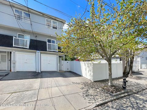 Photo of 44 Ina Street, Staten Island, NY 10306 (MLS # 1161619)