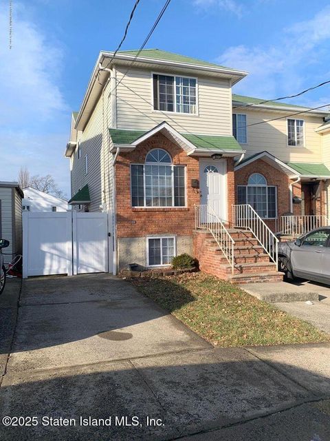 Photo of 68 Fillmore Avenue, Staten Island, NY 10314 (MLS # 2502803)