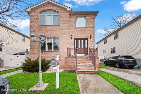 Photo of 91 Sprague Avenue, Staten Island, NY 10307 (MLS # 2500824)