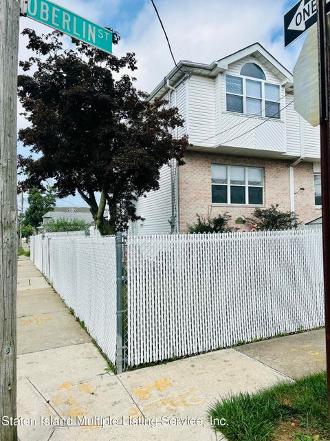 Photo of 104 Oberlin Street, Staten Island, NY 10305 (MLS # 1163173)