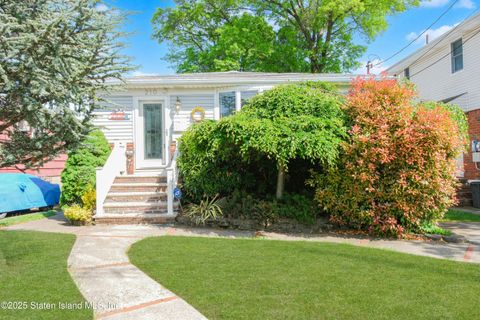 Photo of 210 Rensselaer Avenue, Staten Island, NY 10312 (MLS # 2502738)