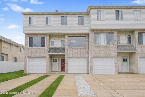 Photo of 36 Journeay Street, Staten Island, NY 10303 (MLS # 2601463)