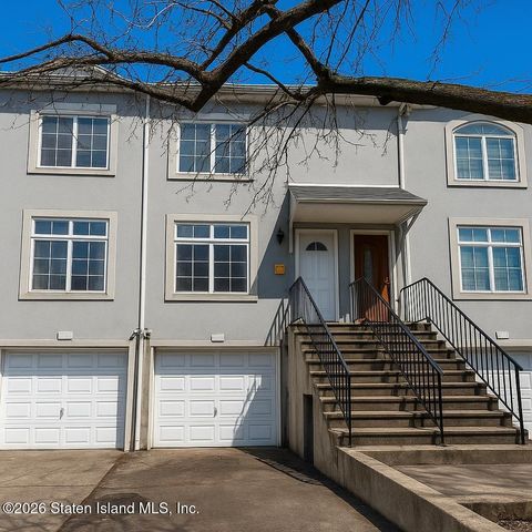 Photo of 8 Montgomery Avenue, Staten Island, NY 10301 (MLS # 2600157)