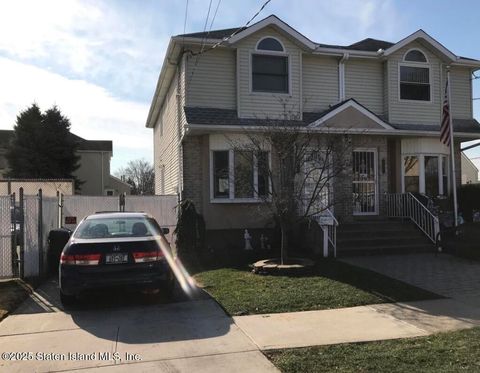 Photo of 160 Reid Avenue, Staten Island, NY 10305 (MLS # 2504421)