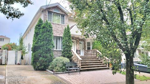 Photo of 214 Holten Avenue #1, Staten Island, NY 10309 (MLS # 2506183)