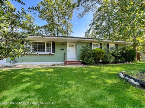 Photo of 11 Roslyn Drive, Out of Area, NJ 07755 (MLS # 1164790)