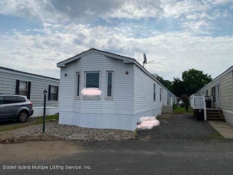Photo of 2701 N. Goethals Road Rd #F-13, Staten Island, NY 10303 (MLS # 1158243)
