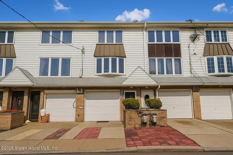 Photo of 23 Peggy Lane, Staten Island, NY 10306 (MLS # 2600042)