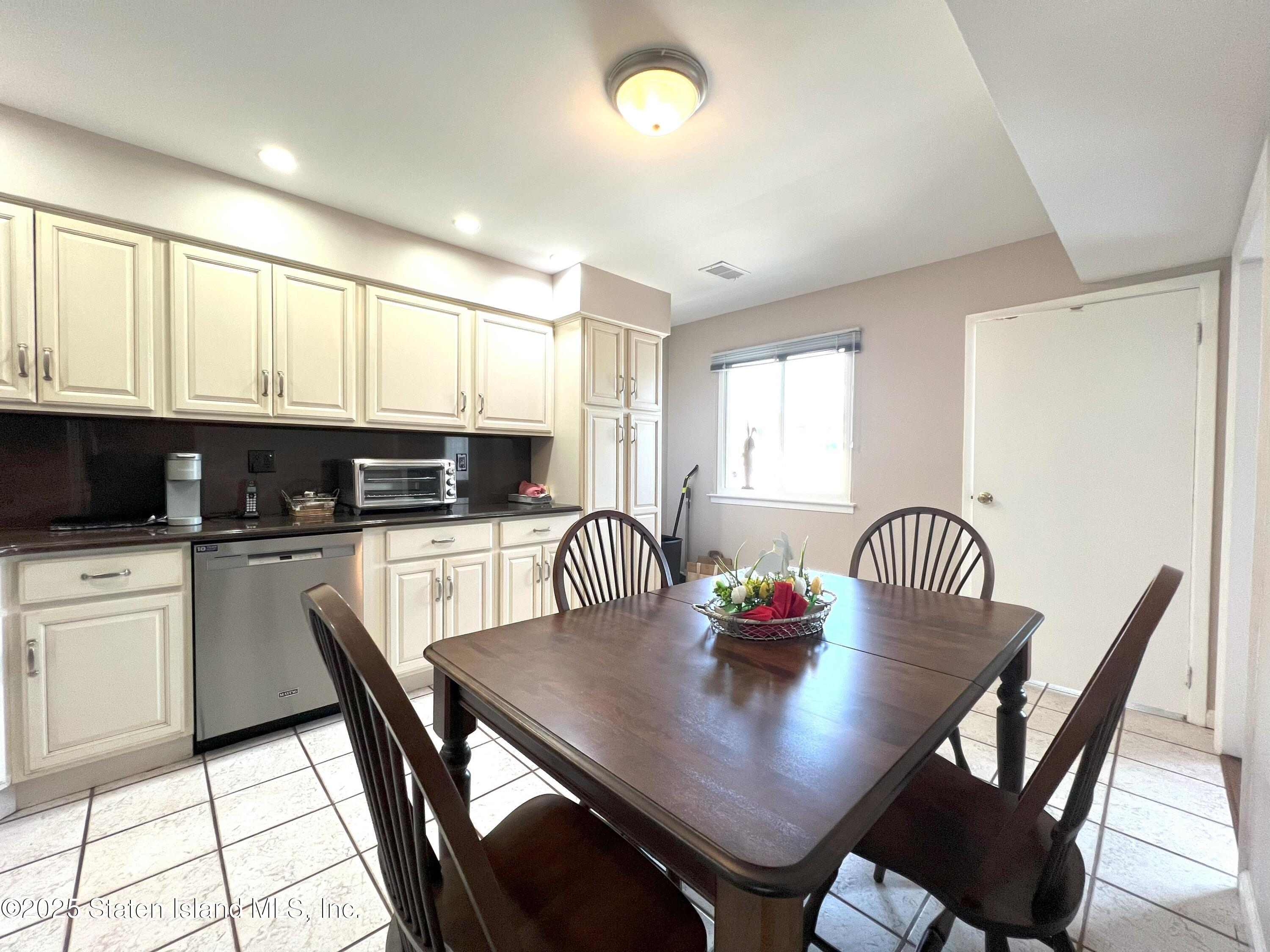 29 Shirra Avenue, Staten Island, New York image 8