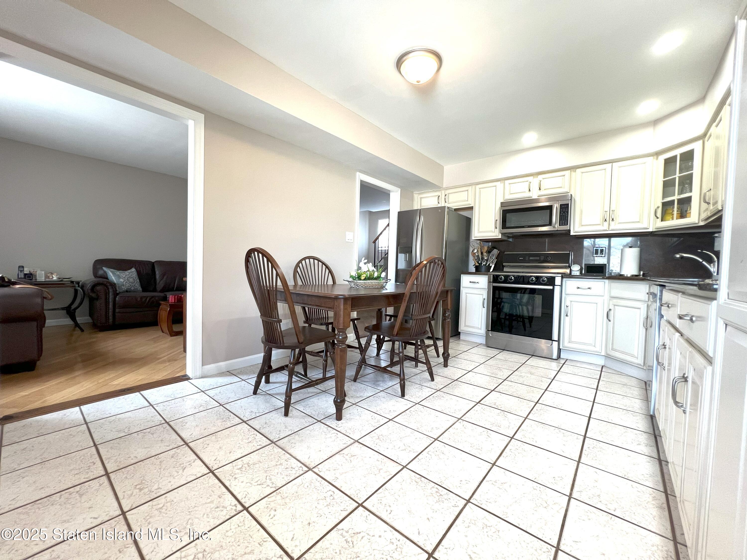 29 Shirra Avenue, Staten Island, New York image 6