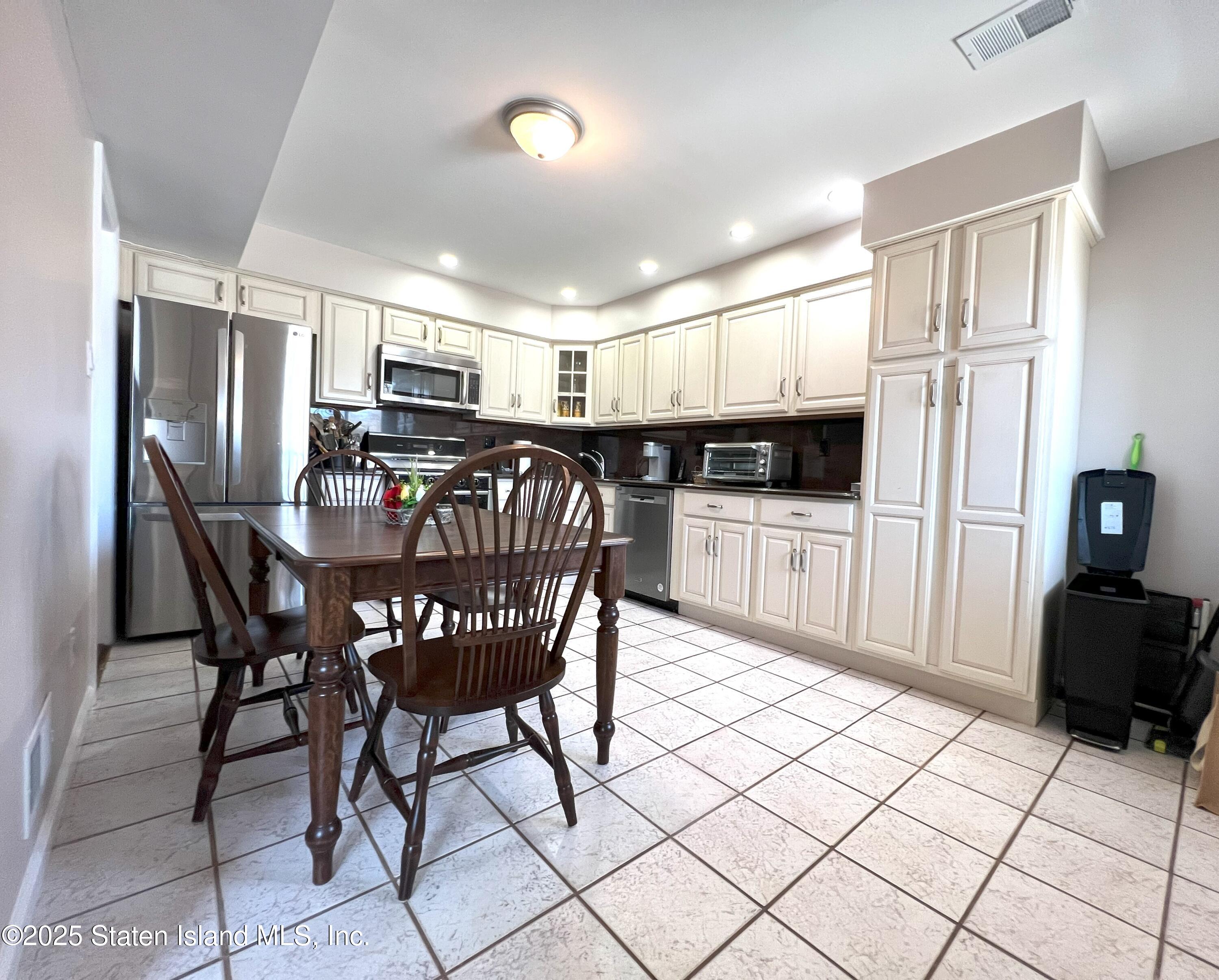 29 Shirra Avenue, Staten Island, New York image 5
