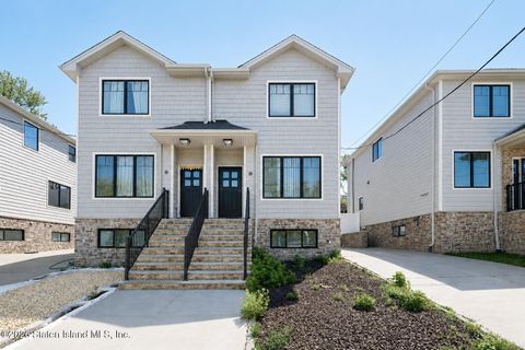 Photo of 502 Melba Street, Staten Island, NY 10314 (MLS # 2602752)