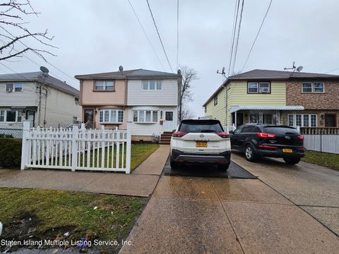 Photo of 370 Van Name Avenue, Staten Island, NY 10303 (MLS # 2400527)