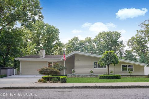 Photo of 194 Longview Road, Staten Island, NY 10301 (MLS # 2405402)