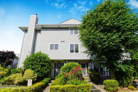 Photo of 10 Flagship Circle, Staten Island, NY 10309 (MLS # 2403095)