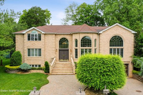 Photo of 11 Cromwell Circle, Staten Island, NY 10304 (MLS # 1161673)